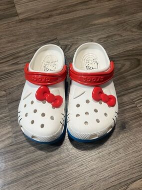 CROCS Hello kitty crocs